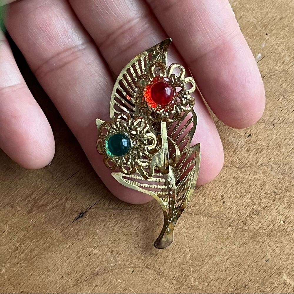 Vintage Brooch cutout leaf with lucite accented flowers